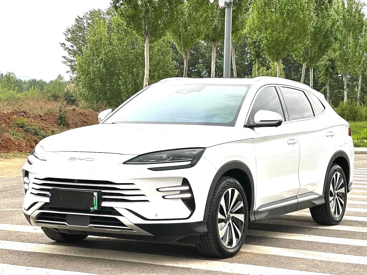 BYD 2023 Song PLUS DM-i 1.5 CVT Champion Edition 110KM Flagship PLUS Automatic exterior