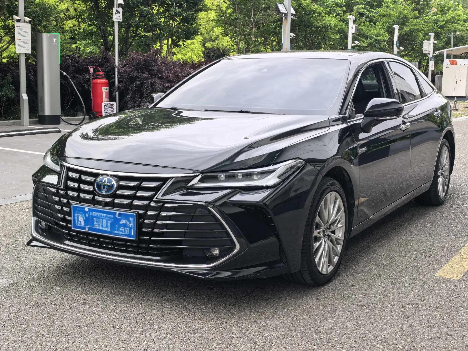 2023 Toyota Avalon Hybrid 2.5 CVT XLE Premium Edition Automatic exterior