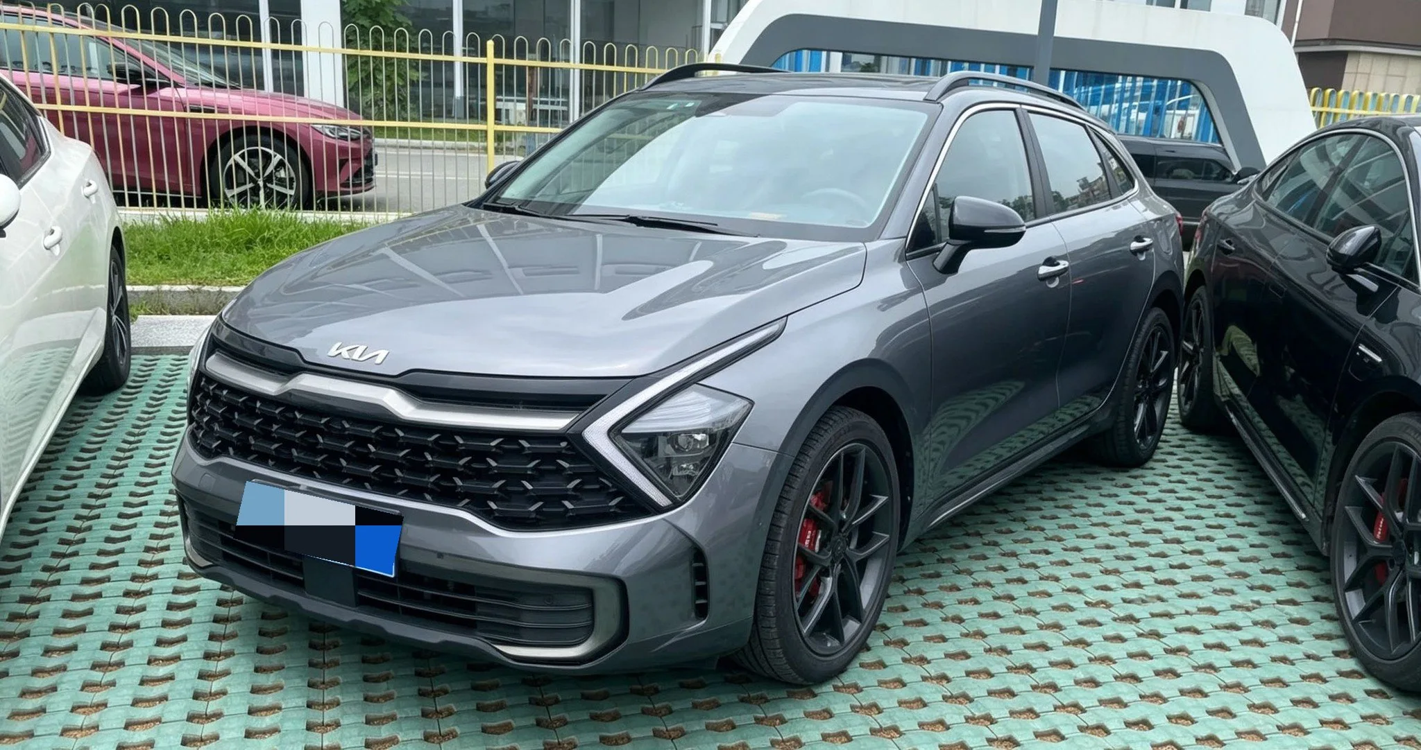 Lion Platinum Expansion 2023 1.5T 2WD Premium Edition exterior