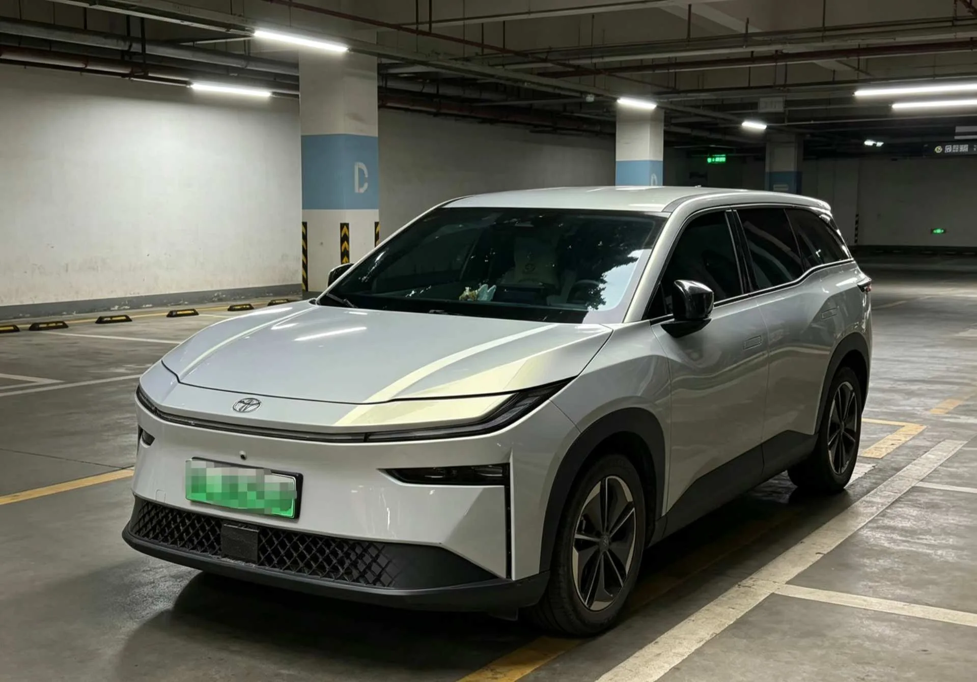 Toyota 2025 Platinum 3X 520 Pro Automatic exterior