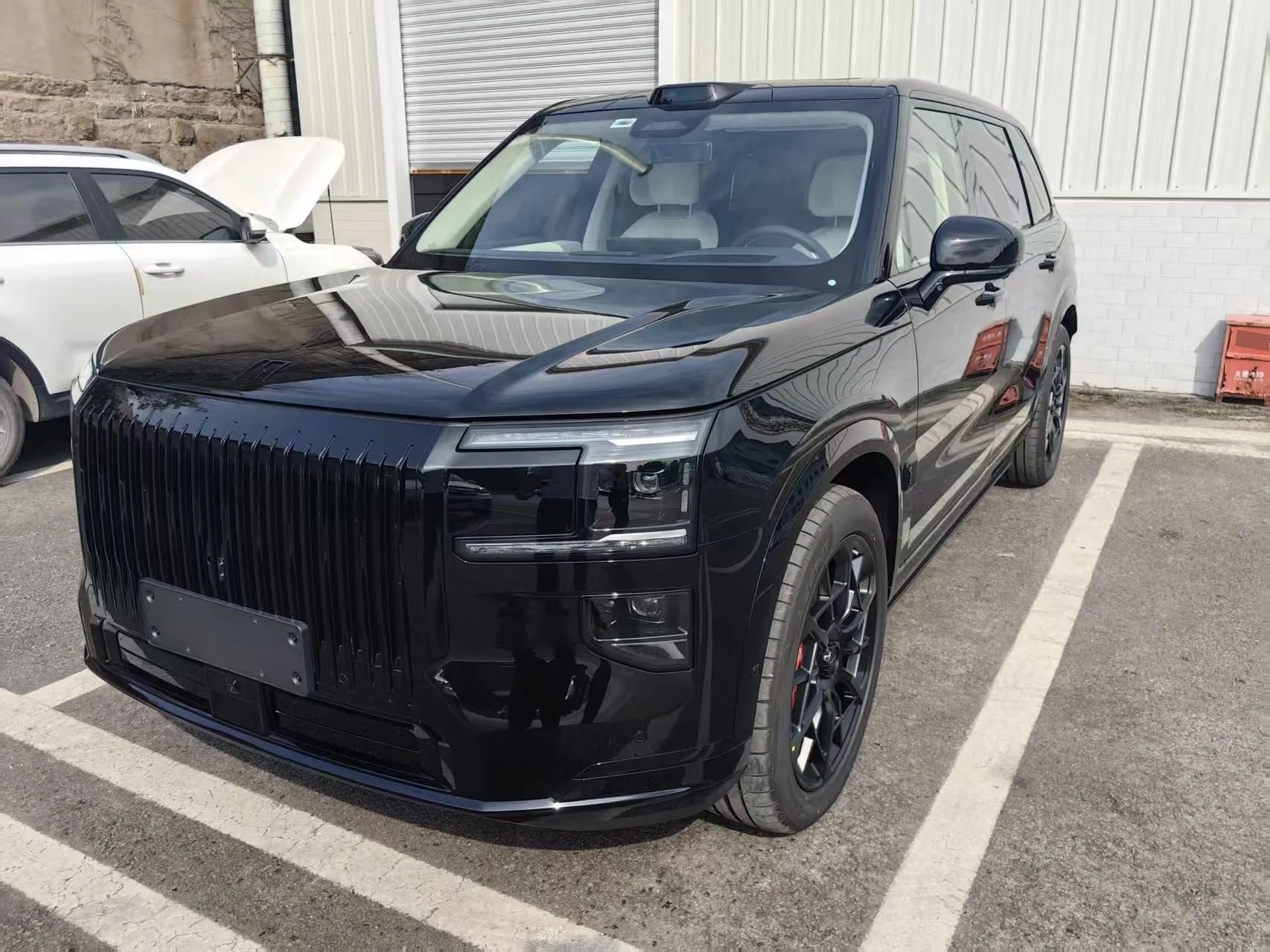 Zeekr 2025 Model Year Zeekr 9X 2.0T Hyper Edition 70kWh Automatic Transmission exterior