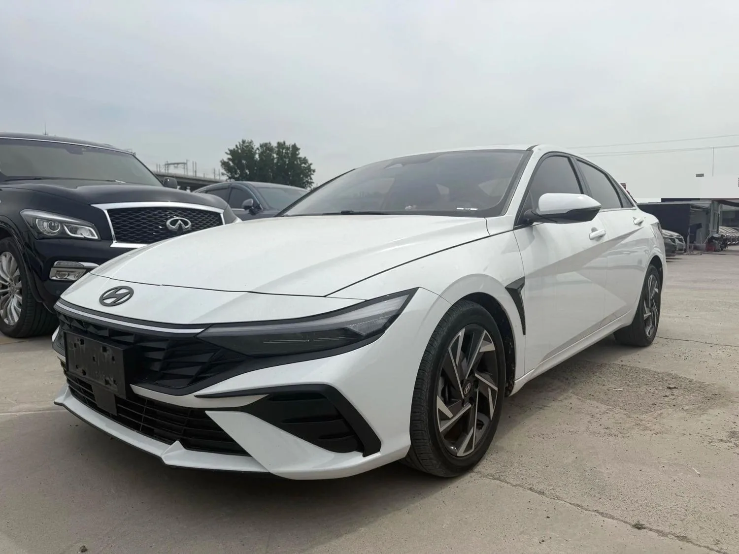 2023 Elantra 1.5L CVT LUX Premium Edition exterior