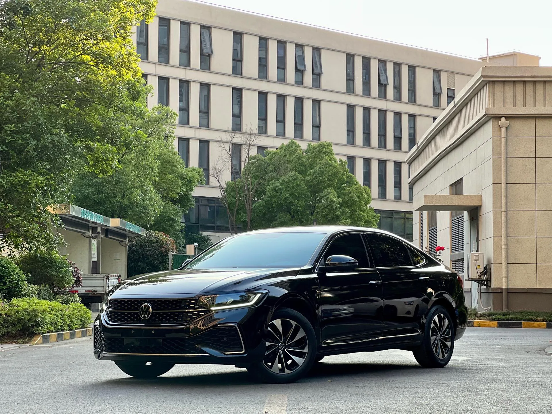 Volkswagen 2023 Passat 2.0TSI 330TSI Starry Sky Elite Edition (Facelift) Automatic Transmission exterior