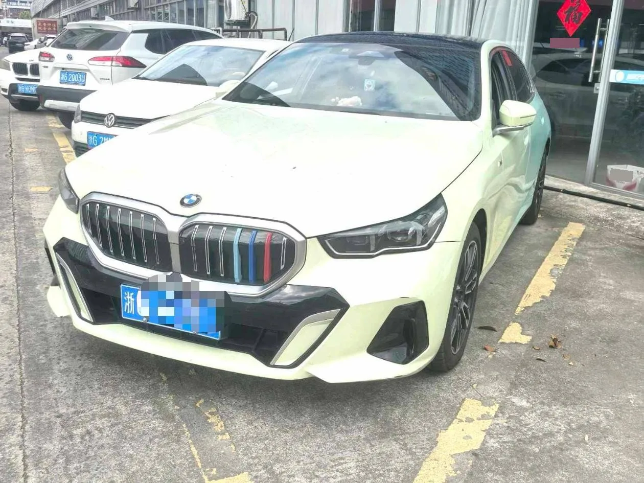 2024 BMW 5 Series 530Li 48V 2.0T Leading M Sport Package Automatic exterior