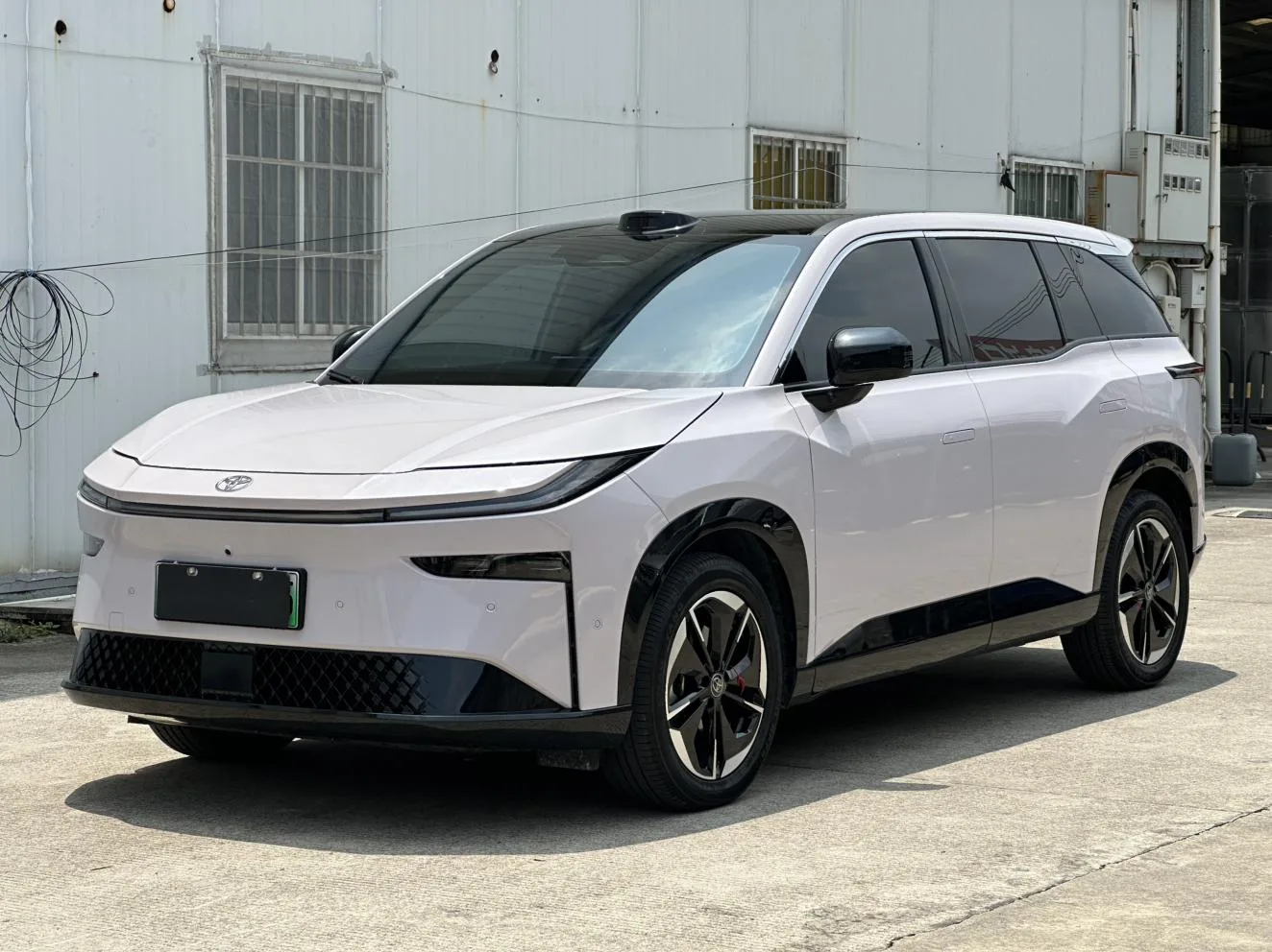 2025 Toyota Platina 3X 520 Pro+ Advanced Intelligent Driving Edition (Automatic Transmission) exterior