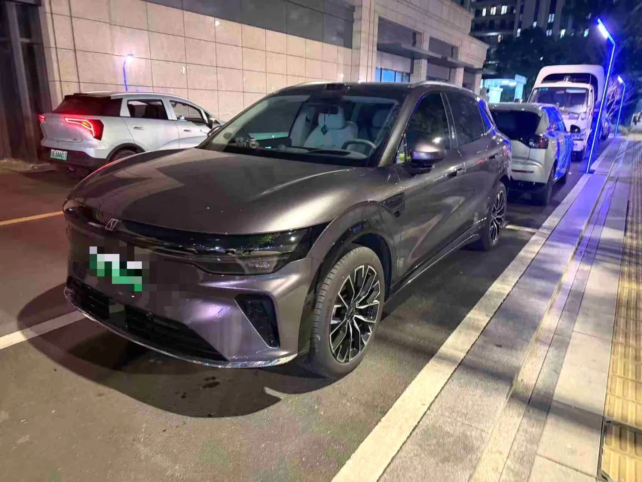 Zeekr 2026 Model Year Zeekr 7X 75kWh Rear-Wheel Drive MAX Edition Automatic Transmission exterior